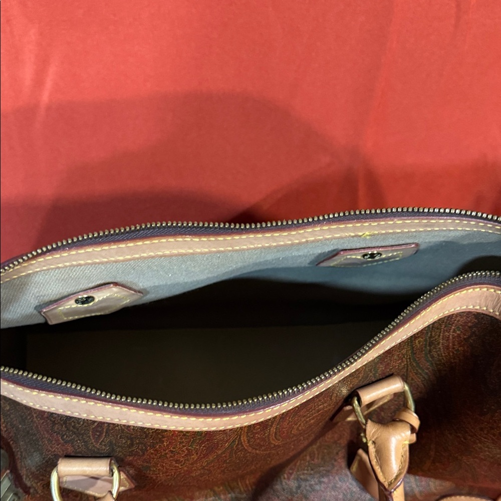 Elegant Etro Paisley Handbag with Tan Accents made in Italy - Picture 5 of 7